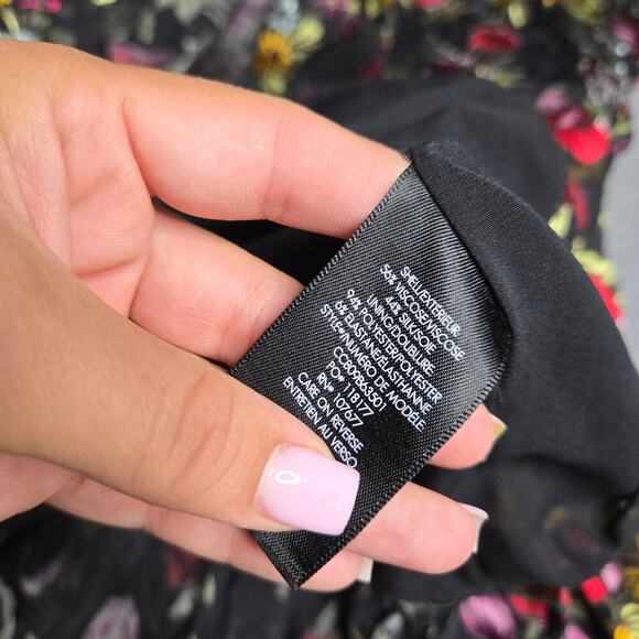 Alice + Olivia Moore Floral Flutter Sleeve Tiered Dress Size: 4 - Picture 3 of 6